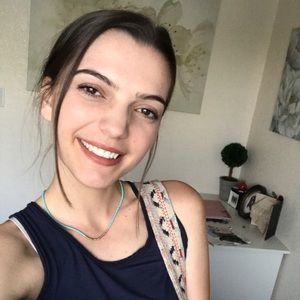 Meet your Posher, Larisa